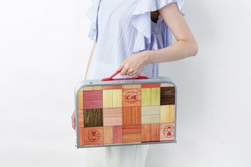 来客時でもサッと取り出せるコールマンの折りたたみ式テーブル イメージ