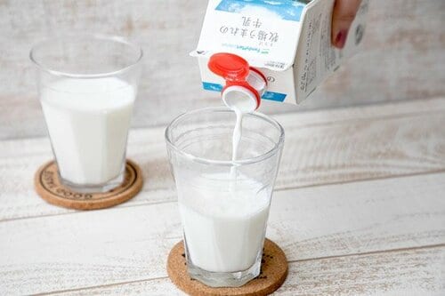 C評価: 【C評価】発想はいいのに使いづらい紙パック用… 詰め替えパッケージ用キャップおすすめ イメージ2