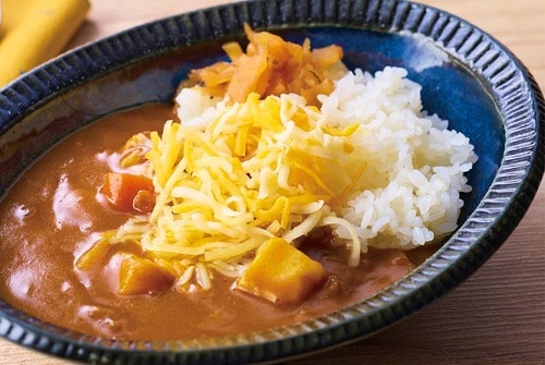 辛口カレーにたくさんかけて とろけるチーズおすすめ イメージ