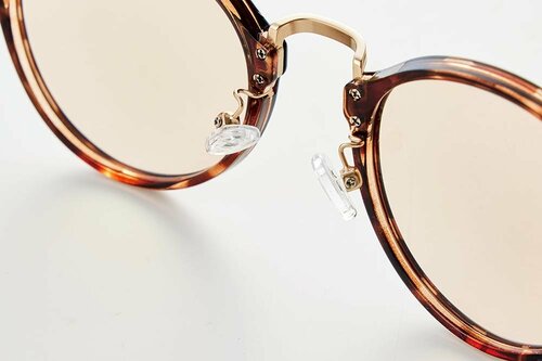 サングラスおすすめ ユニクロ ボストンコンビ サングラス ブラウン イメージ2