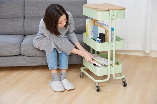 定番のワゴンは下のものが取りづらい イメージ