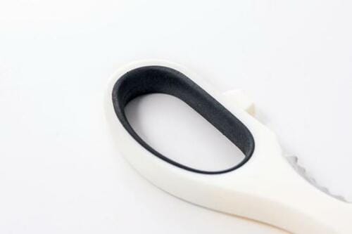 重さとグリップ キッチンバサミおすすめ イメージ