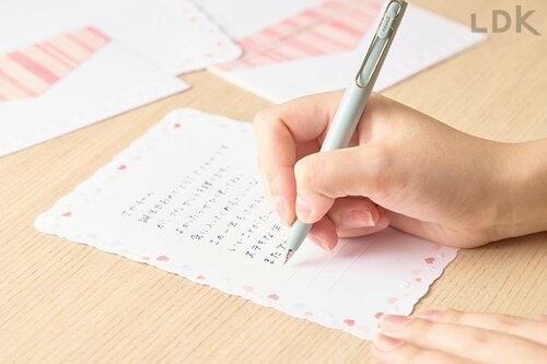低重心で安定しているから書きやすい ボールペンおすすめ イメージ