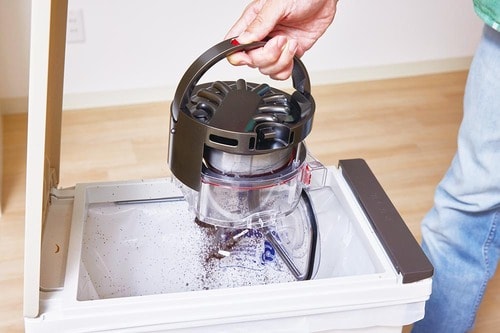 ゴミの捨てやすさ【評価:優秀】 ロボット掃除機 「Dyson 360 Vis Nav 」おすすめ イメージ