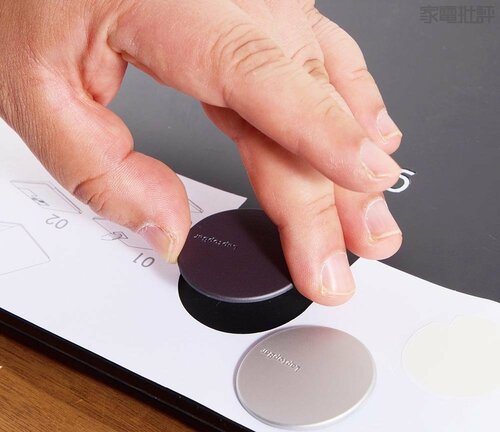 ライトの組み立て&設置は手間いらず! BenQ「LaptopBar」おすすめ イメージ