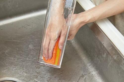 スッキリ収納で洗いやすい!「取っ手が邪魔にならない冷水筒」