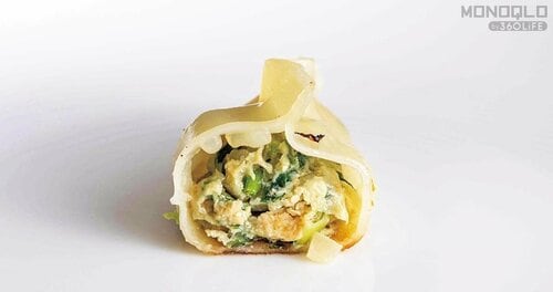 豆腐と春雨がアクセント! シャキシャキ野菜の旨みに感涙!! CJ FOODS JAPAN「ビビゴ 王マンドゥ(肉&野菜)」おすすめ イメージ2