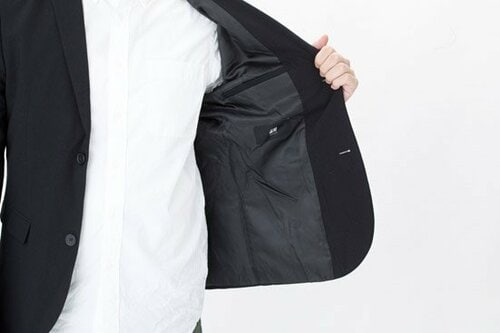 C評価: ジャケットなのにチープな印象細すぎシルエットが窮屈なH&M