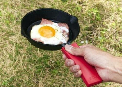 シリコンだから汚れても洗える セリア「スキレットカバー」 イメージ3