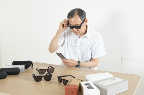 オーディオグラスを比較検証する識者