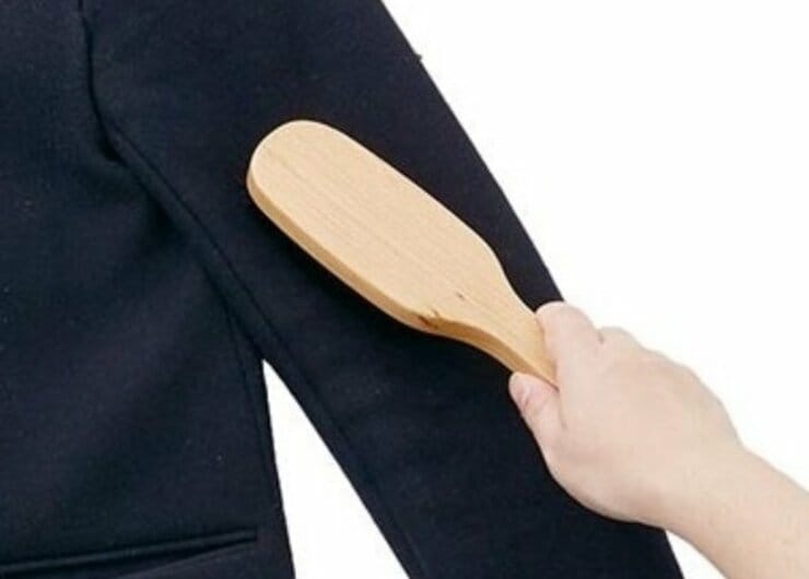 【無印のスゴい日用品】「洋服ブラシ」で毛羽立ったコートがキレイになりました｜売れ筋アイテムを検証