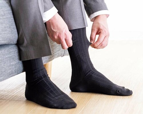 靴を脱ぐのが怖い問題、臭くならない靴下で解消したい！ 消臭靴下おすすめ イメージ