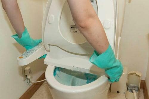 掃除ワザ3：「マイペット」の界面活性剤が汚れに効果大 イメージ