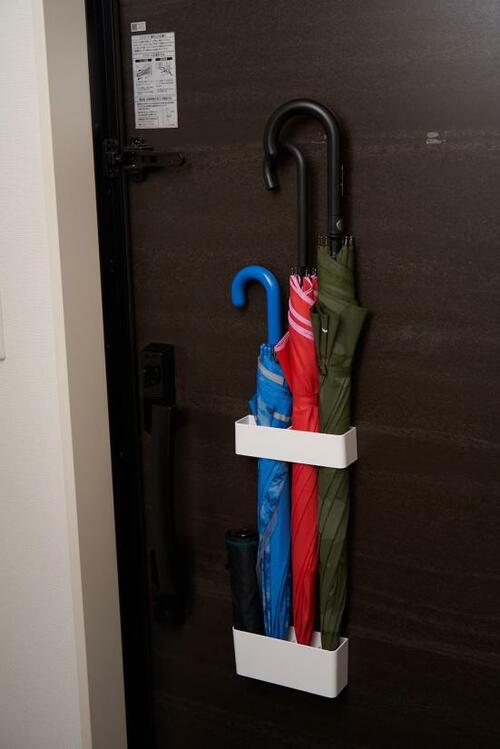 狭い玄関の傘立ては山崎実業「マグネット傘立て」 イメージ2