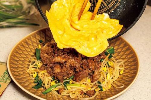 プルコギのニラもやし炒めフワフワ卵のせ イメージ4