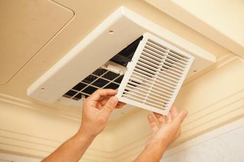 ステップ1：カバーを外してフィルターのホコリを吸い取る イメージ