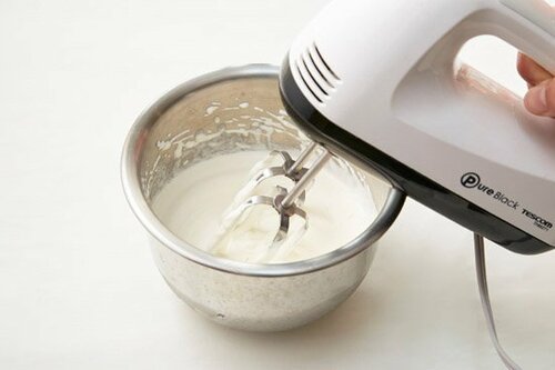 ［保存期間のめやす2～3週間］生クリームはコンテナで保存 イメージ2