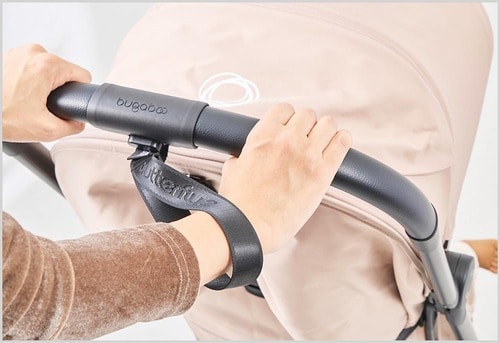 ストラップ付きで不意に手が離れても安心! A型ベビーカーおすすめ イメージ