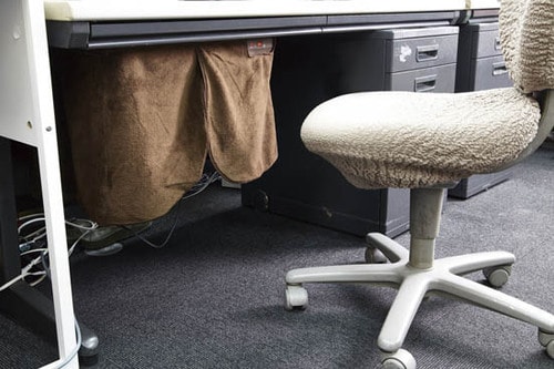 【ストレス減のツボ その⑤】オフィスのデスクがコタツに イメージ