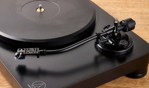 高さ調節機能付きのユニバーサル式トーンアーム レコードプレーヤーおすすめ イメージ