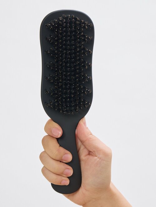 スタイリッシュなデザイン ヘアブラシおすすめ イメージ