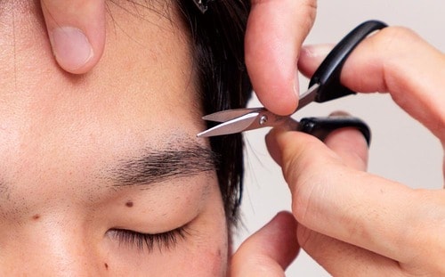 2:長さを整える メンズアイブロウおすすめ イメージ