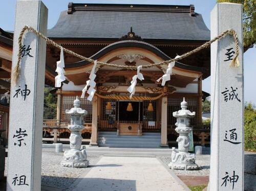 15位: 白蛇が彩る神社「岩国白蛇神社」