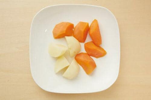 水を入れてレンチンする蒸し野菜は全体的に固めの仕上がりに
