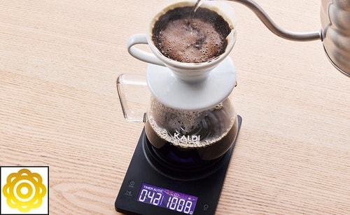 お湯を注ぐとタイマーが自動でスタート！ コーヒースケールおすすめ イメージ