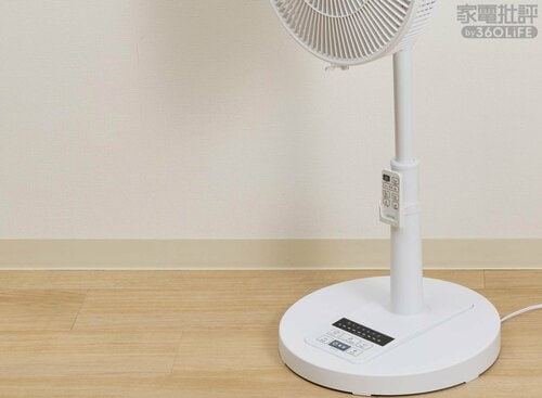 ［ベース］操作部も大きく見やすい 扇風機おすすめ イメージ