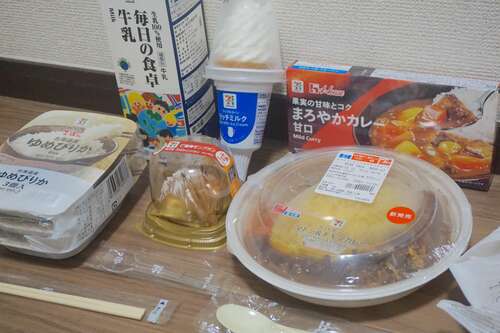購入したのはお弁当やホットスナック、アイスなど イメージ