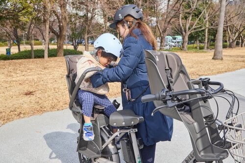 子どもの乗せ降ろしは問題なし 電動アシスト自転車おすすめ イメージ
