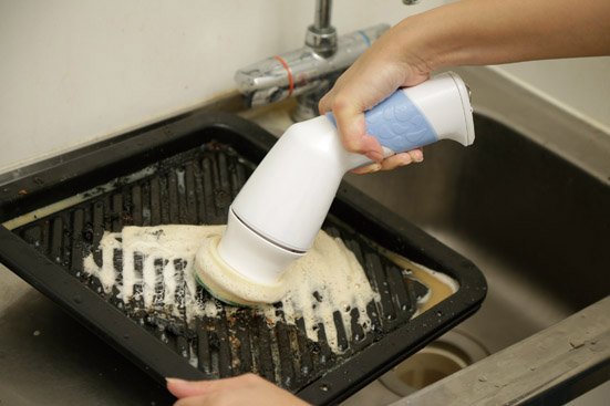 こびりついた頑固な汚れも電動パワーでスッキリキレイに