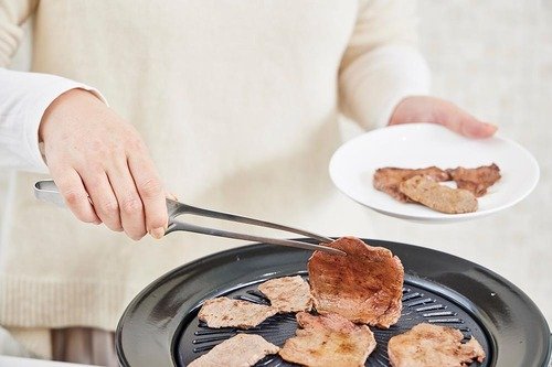 どんな肉でもサッと掴める 焼肉用トングおすすめ イメージ