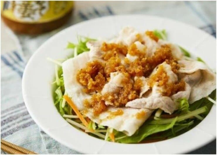 かけるだけで激ウマ！な噂の調味料「吾妻食品 うまくて生姜ねぇ!!」の実力は？｜『MONOQLO』が試しました