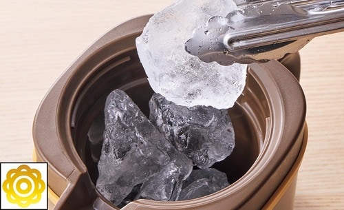 アイスコーヒーの作りやすさ：サーバーの口が広くて氷が入れやすい アイスコーヒーメーカーおすすめ イメージ