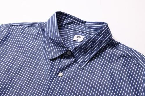 首元に光沢感のあるストライプ生地をプラス イメージ