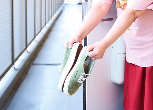 靴底の泥ははたいてしまう 除湿剤おすすめ イメージ