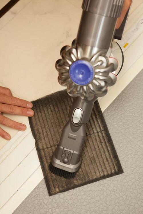 ステップ1：カバーを外してフィルターのホコリを吸い取る イメージ2