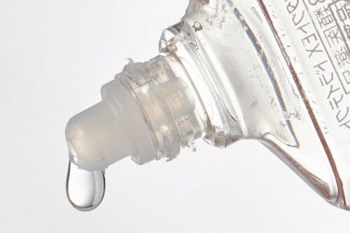 【目薬の基本】点眼後、目を「ぱちぱち」するのは逆効果!?