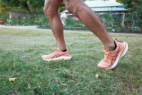 ソール前後の高低差で足の重心移動をサポート MONOQLO 2025ベストバイ 健康サポートおすすめ イメージ