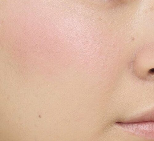 【ツヤ感】ハイライトカラーでツヤをプラス チークおすすめ イメージ