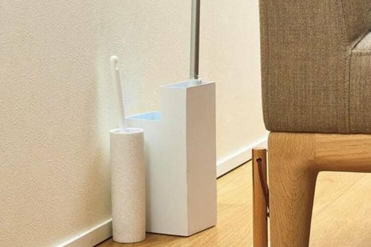 おしゃれな掃除道具入れで出しっぱOK！ニトリのワイパースタンドがおすすめ｜『LDK』が紹介<br />