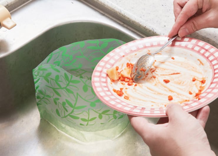 「うぇ～、シンクの生ゴミ片付けたくない…」→直接触ることなくパッとできます