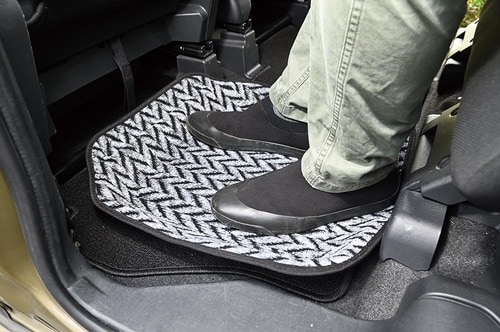 車用フロアマットおすすめ ビバホーム ヘリンボン バケットマット イメージ2