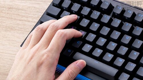 操作性も十分、ストッピングもちゃんとできる ゲーミングキーボードおすすめ イメージ