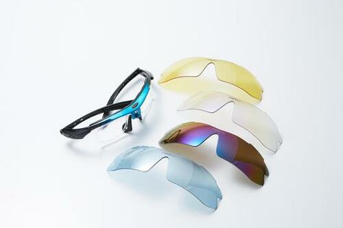 交換できるUVカットレンズが4枚も付属 イメージ