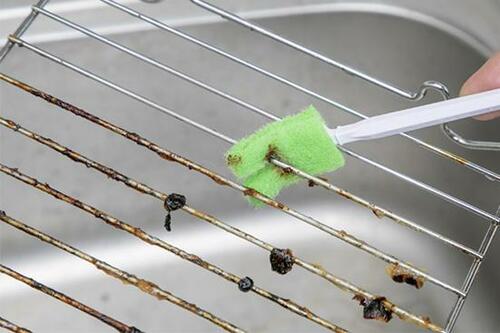 グリルの焦げつきには水周り用スポンジが◎