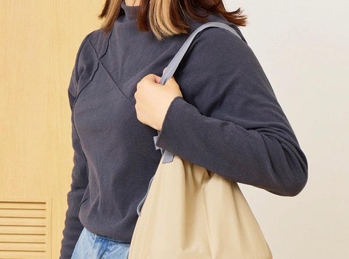 持ち手が長いので肩にかけやすい スリーコインズおすすめ イメージ