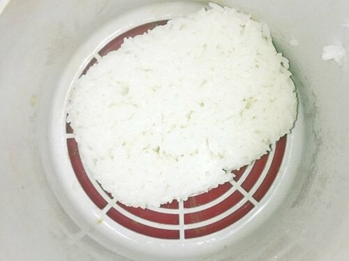 ご飯は固まって重量も激減水が抜けて捨てやすいです イメージ